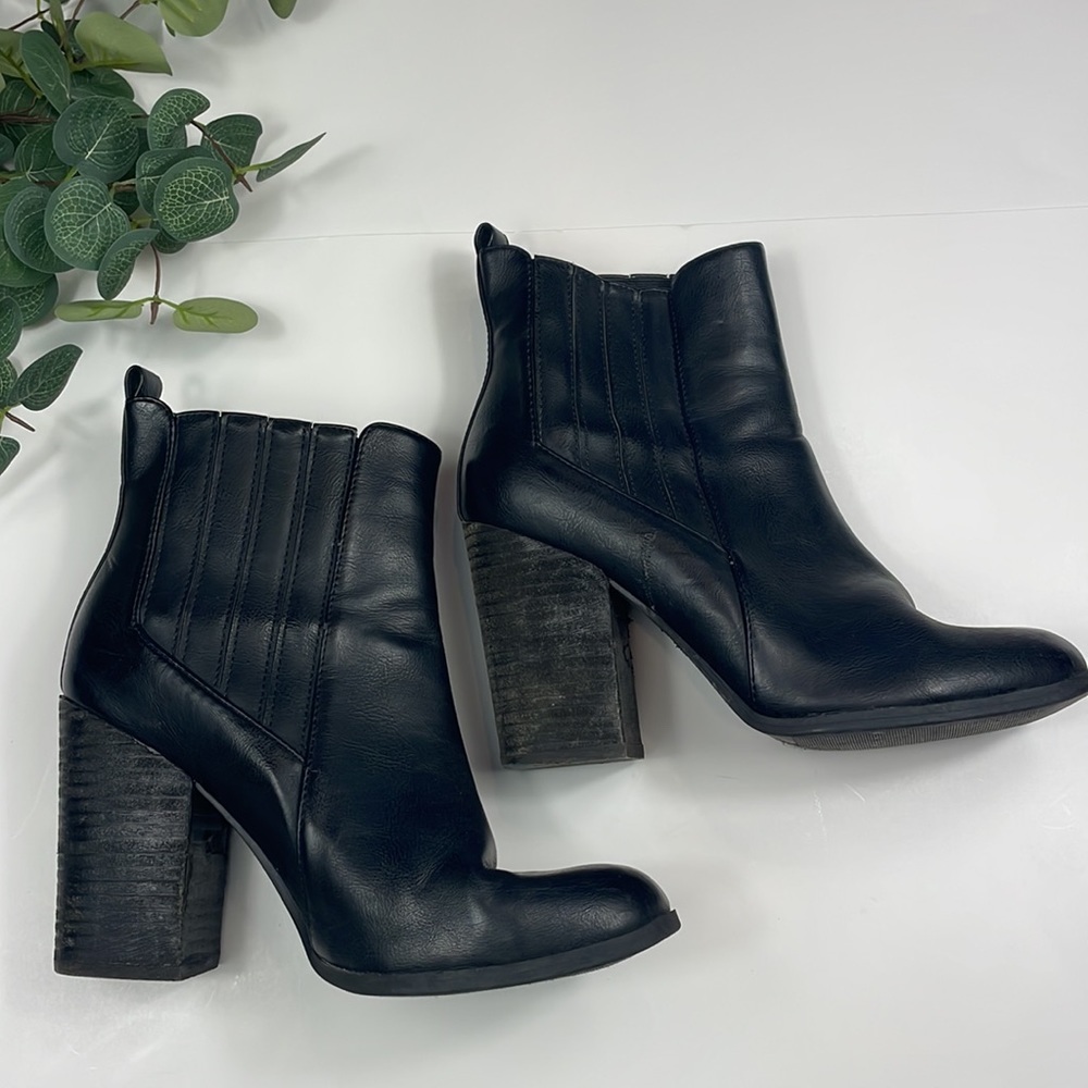 Call it Spring > Black Booties 9 - Picture 6 of 13